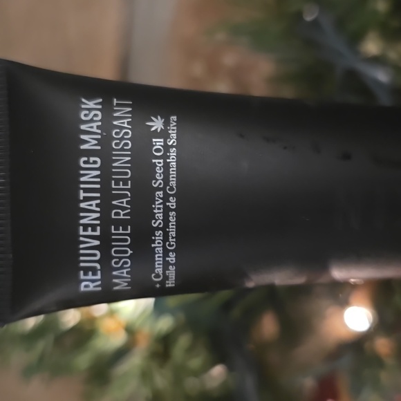 EVIO BEAUTY Rejuvenating Face Mask - NWOT - Picture 3 of 7